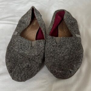 TOMS Women's Textured Gray Flats
